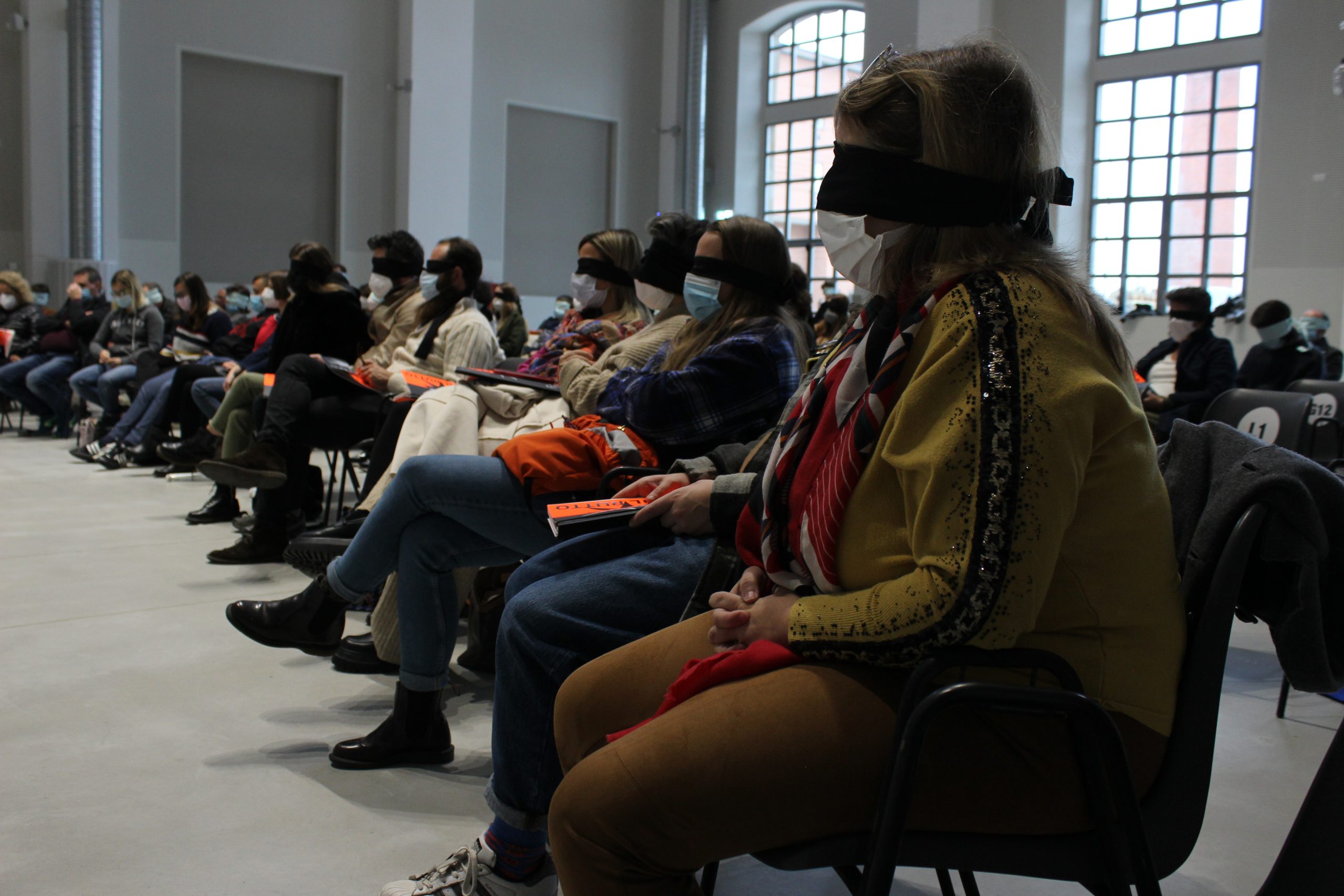 il pubblico bendato di Roboante